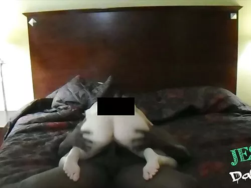 Негърът набързо прец ...