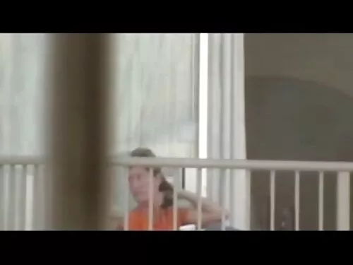 Жената се задоволи с ...