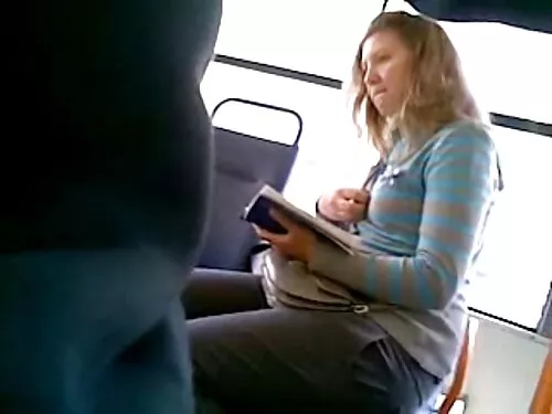 Прислужницата има ст ...