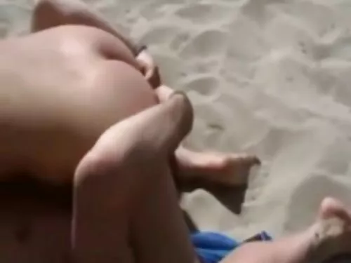 Черна жена с дредове ...