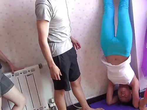 Улична съпруга унижа ...